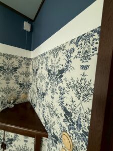 パンダと笹の模様のシックな壁紙